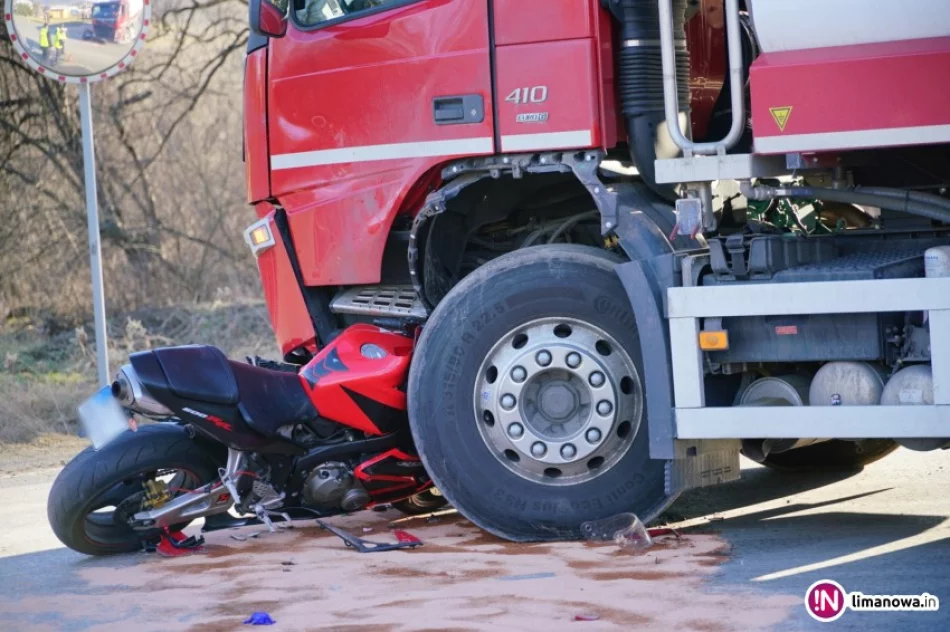 Zderzenie motocykla z cysterną - zdjęcie 2