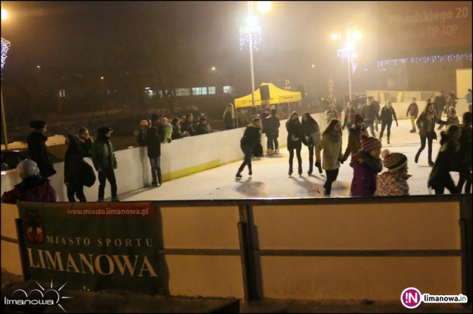 Na jednym lodowisku odbywają się imprezy, drugie zamknięto przez pogodę - zdjęcie 3