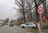 Groźnie wyglądające dachowanie. Kierowca pijany i bez uprawnień - zdjęcie główne