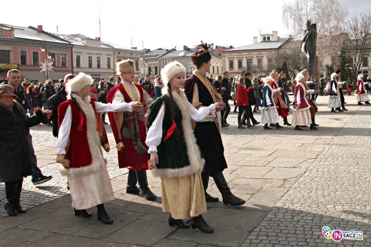 Tegoroczni maturzyści zatańczą poloneza pod Ratuszem