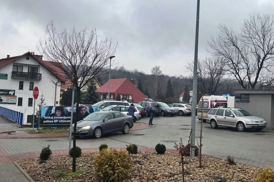 68-letnia piesza potrącona na wyjeździe ze stacji paliw - zdjęcie 2