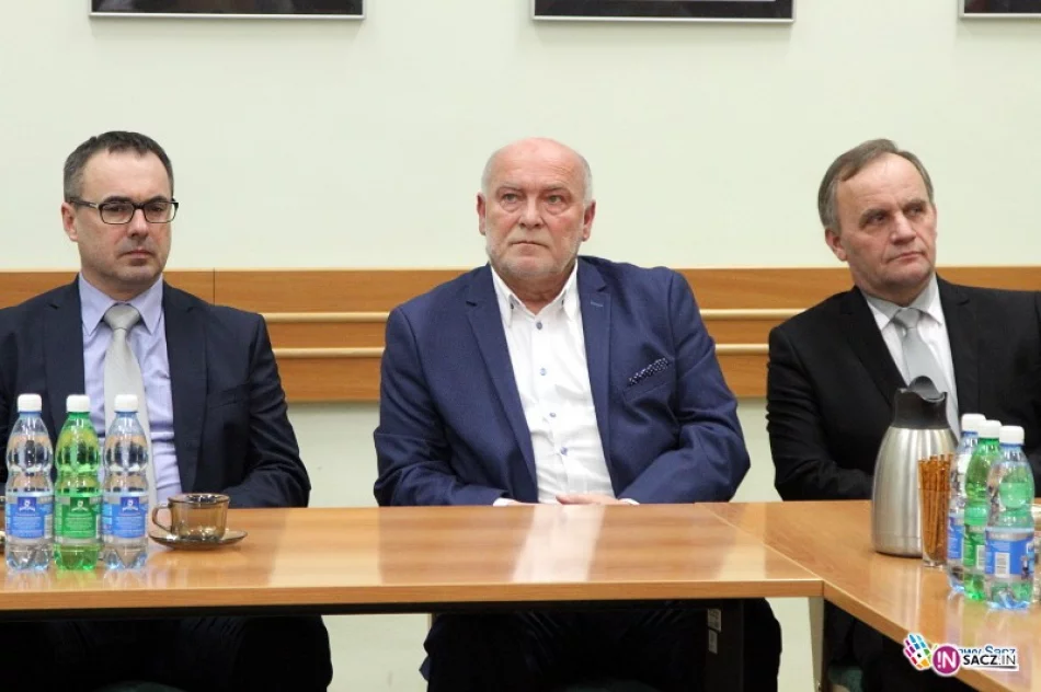 Wojewoda Małopolski Józef Pilch wziął udział w posiedzeniu Radzie Powiatu - zdjęcie 2