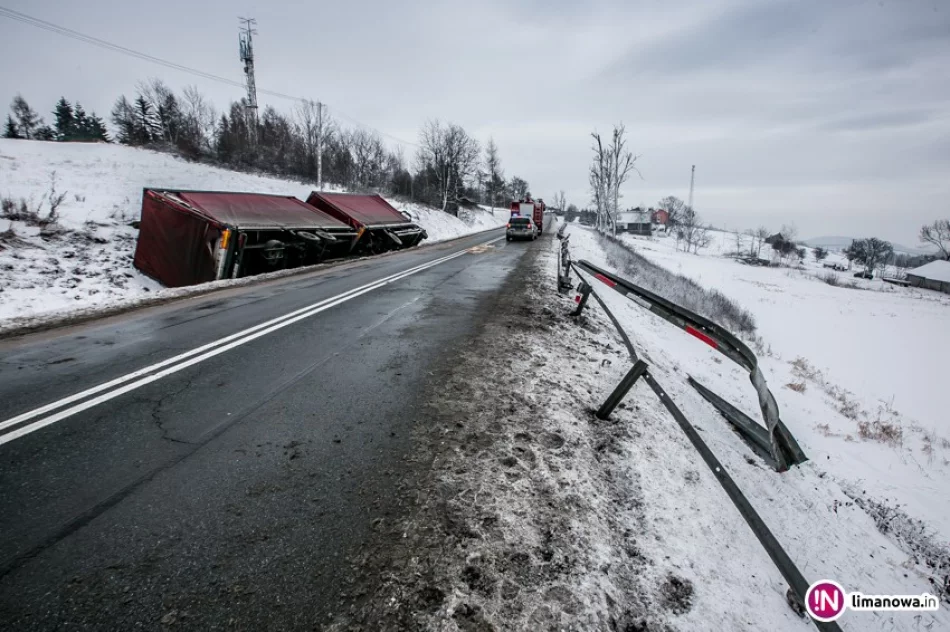 Kolizja samochodu osobowego z ciężarowym. Ciężarówka wylądowała w rowie (wideo) - zdjęcie 3