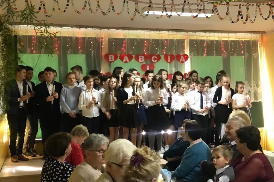 Dzień Babci i Dziadka w Szkole Podstawowej w Kaninie - zdjęcie 2