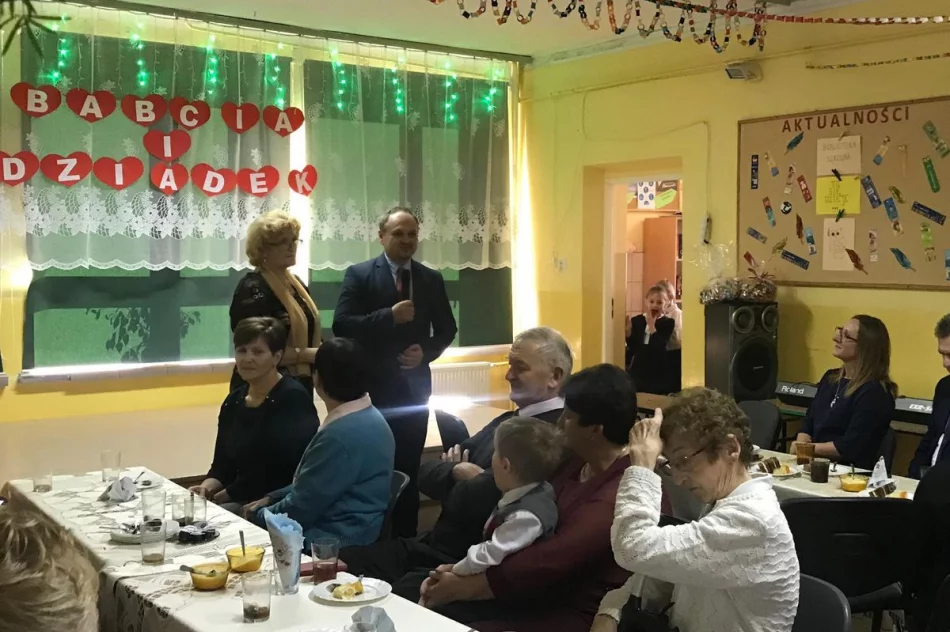 Dzień Babci i Dziadka w Szkole Podstawowej w Kaninie - zdjęcie 3