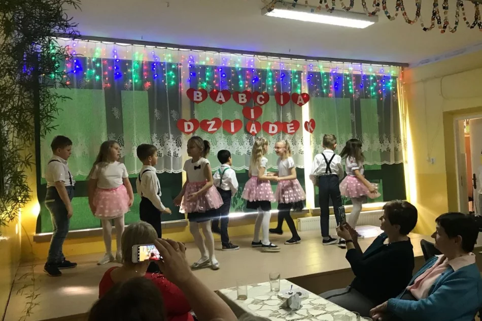 Dzień Babci i Dziadka w Szkole Podstawowej w Kaninie - zdjęcie 5