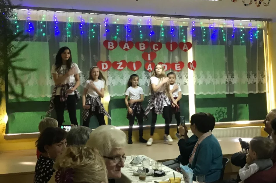 Dzień Babci i Dziadka w Szkole Podstawowej w Kaninie - zdjęcie 6