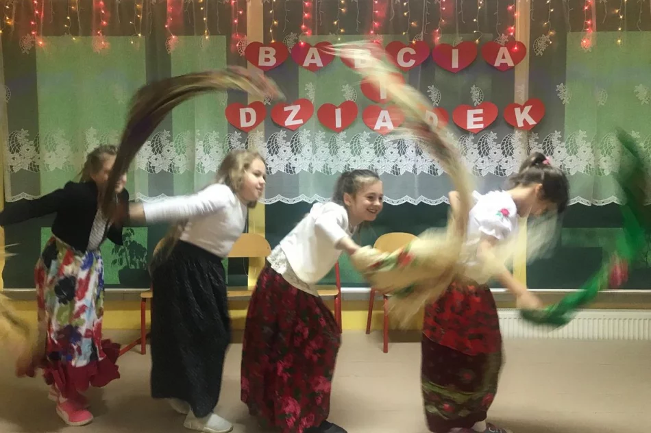 Dzień Babci i Dziadka w Szkole Podstawowej w Kaninie - zdjęcie 8