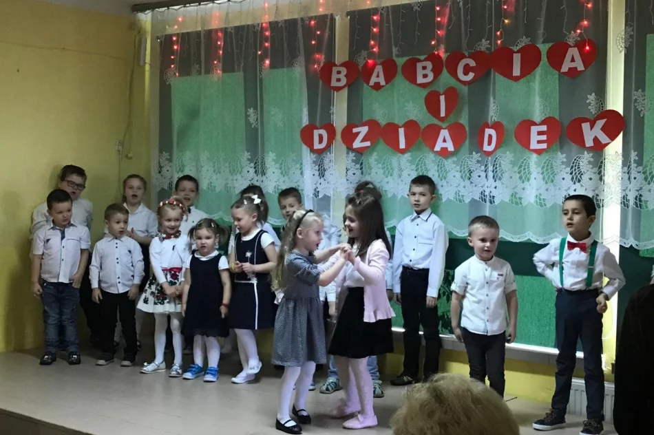 Dzień Babci i Dziadka w Szkole Podstawowej w Kaninie - zdjęcie 12