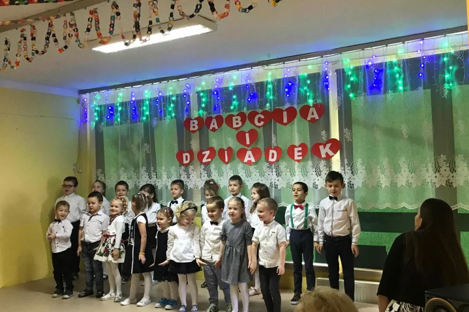 Dzień Babci i Dziadka w Szkole Podstawowej w Kaninie - zdjęcie 15