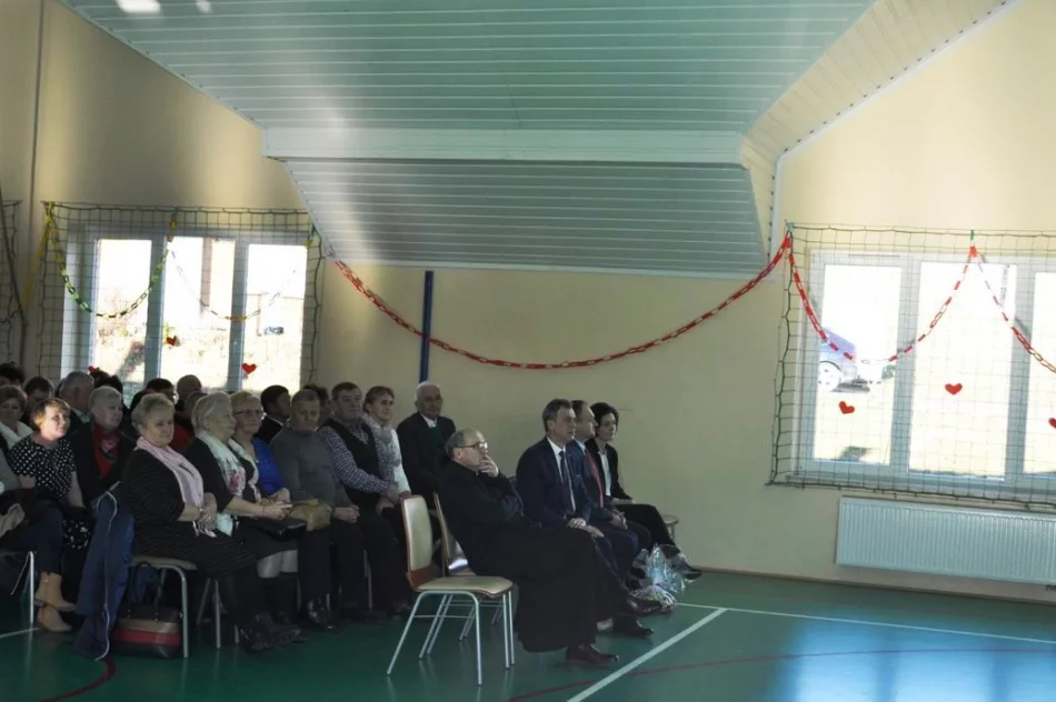 Dzień Babci i Dziadka w Szkole Podstawowej Nr 1 w Siekierczynie - zdjęcie 3