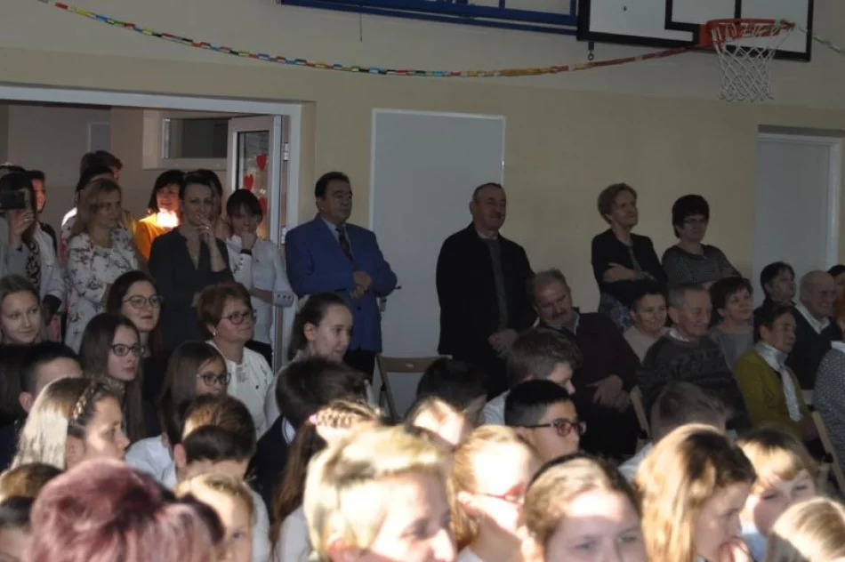 Dzień Babci i Dziadka w Szkole Podstawowej Nr 1 w Siekierczynie - zdjęcie 13