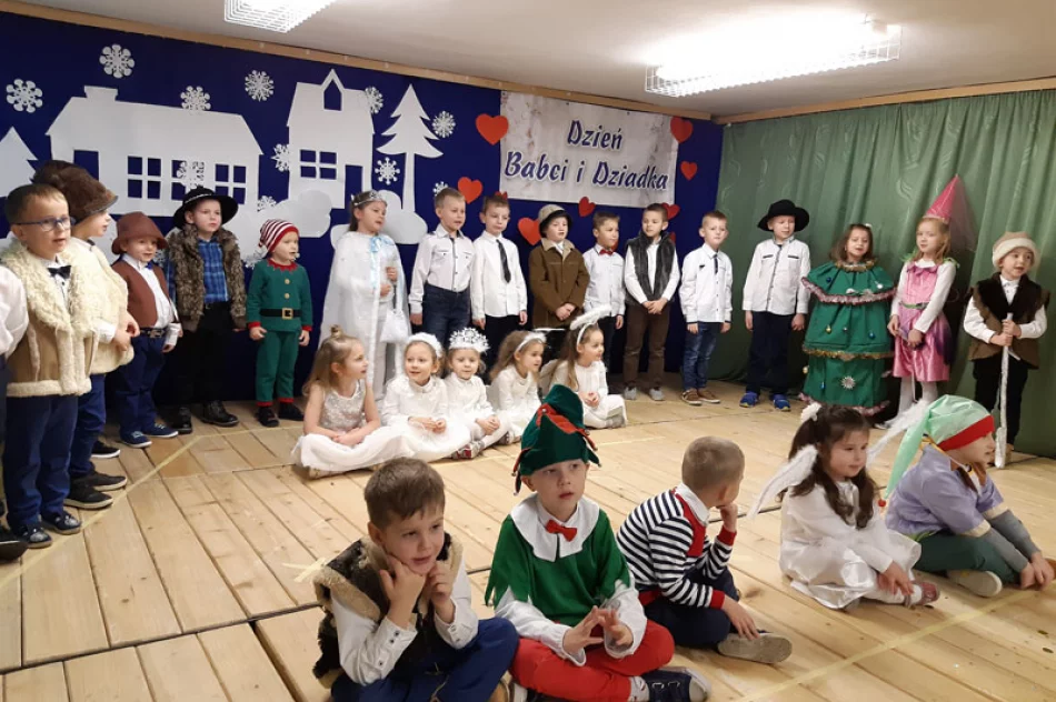 Dzień Babci i Dziadka w Szkole Podstawowej nr 2 w Siekierczynie - zdjęcie 4