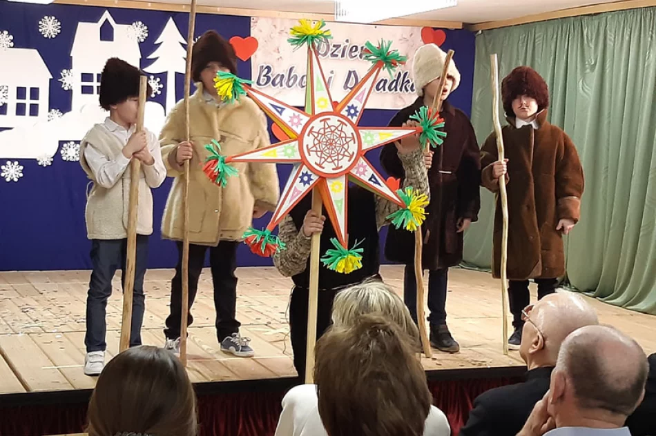 Dzień Babci i Dziadka w Szkole Podstawowej nr 2 w Siekierczynie - zdjęcie 5