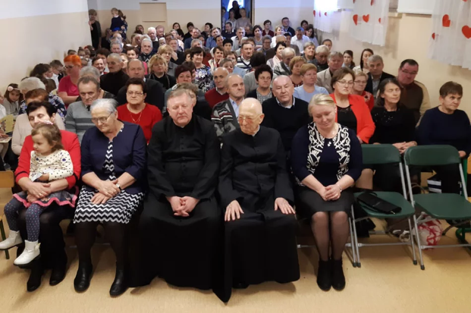 Dzień Babci i Dziadka w Szkole Podstawowej nr 2 w Siekierczynie - zdjęcie 7