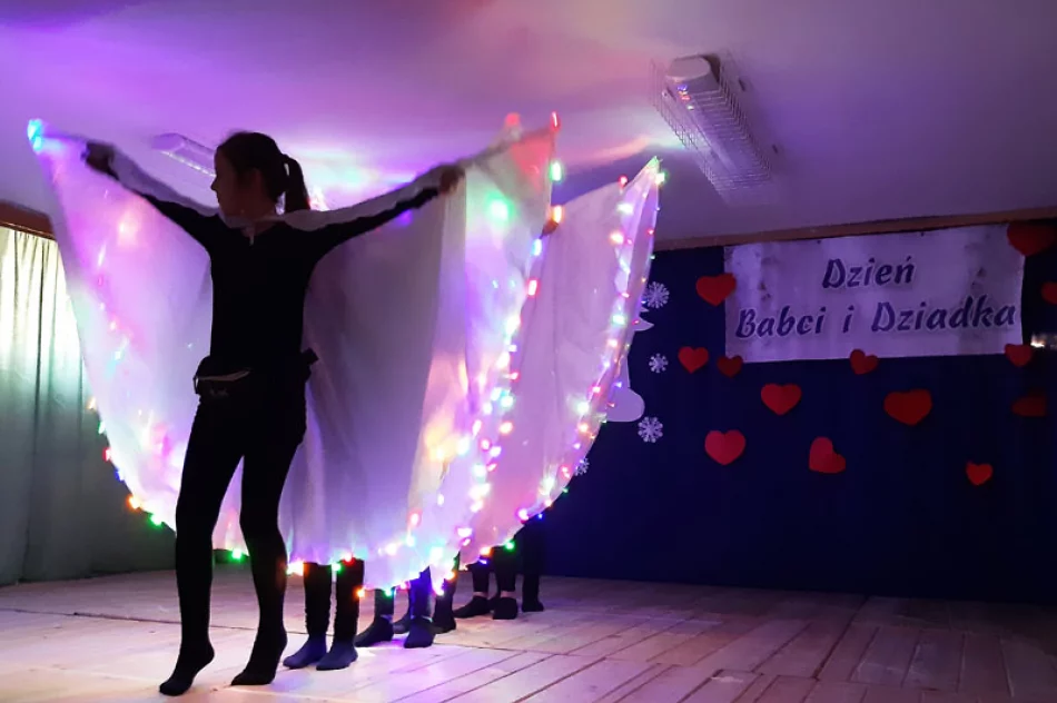 Dzień Babci i Dziadka w Szkole Podstawowej nr 2 w Siekierczynie - zdjęcie 10