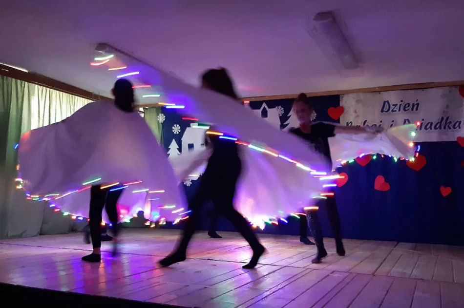 Dzień Babci i Dziadka w Szkole Podstawowej nr 2 w Siekierczynie - zdjęcie 11