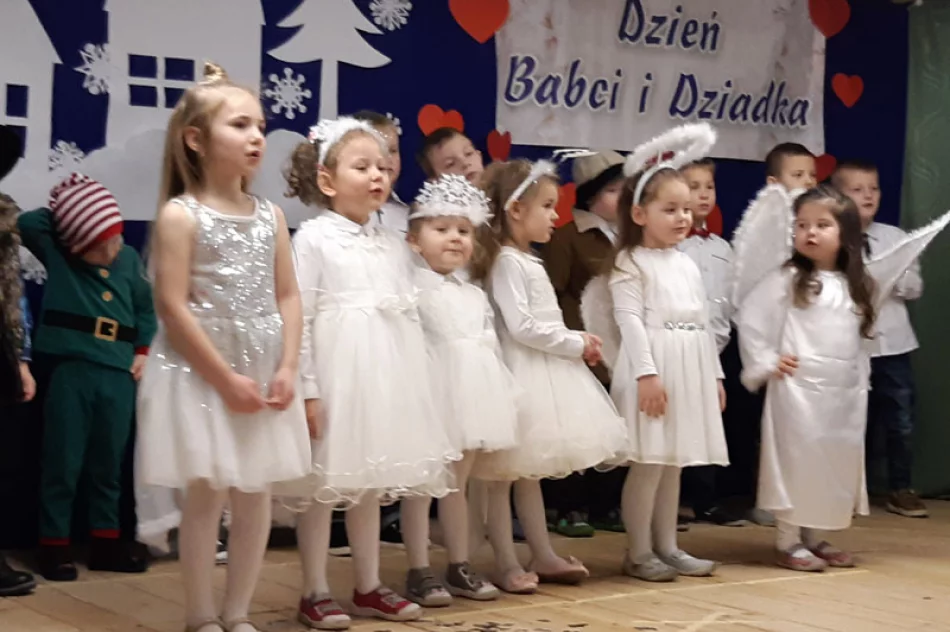 Dzień Babci i Dziadka w Szkole Podstawowej nr 2 w Siekierczynie - zdjęcie 19