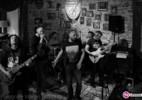 NIPU - koncert w Muzycznym Folwarku. Trzynastego, piątek, Mszana Dolna, Ogrodowa 2 - zdjęcie główne