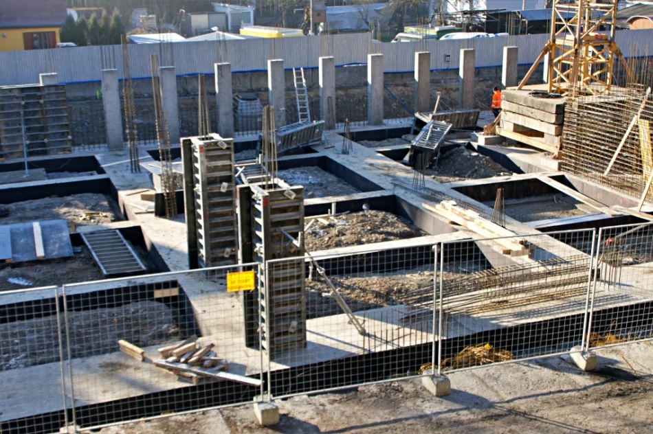 Postępują prace przy budowie wielopoziomowego parkingu - zdjęcie 3