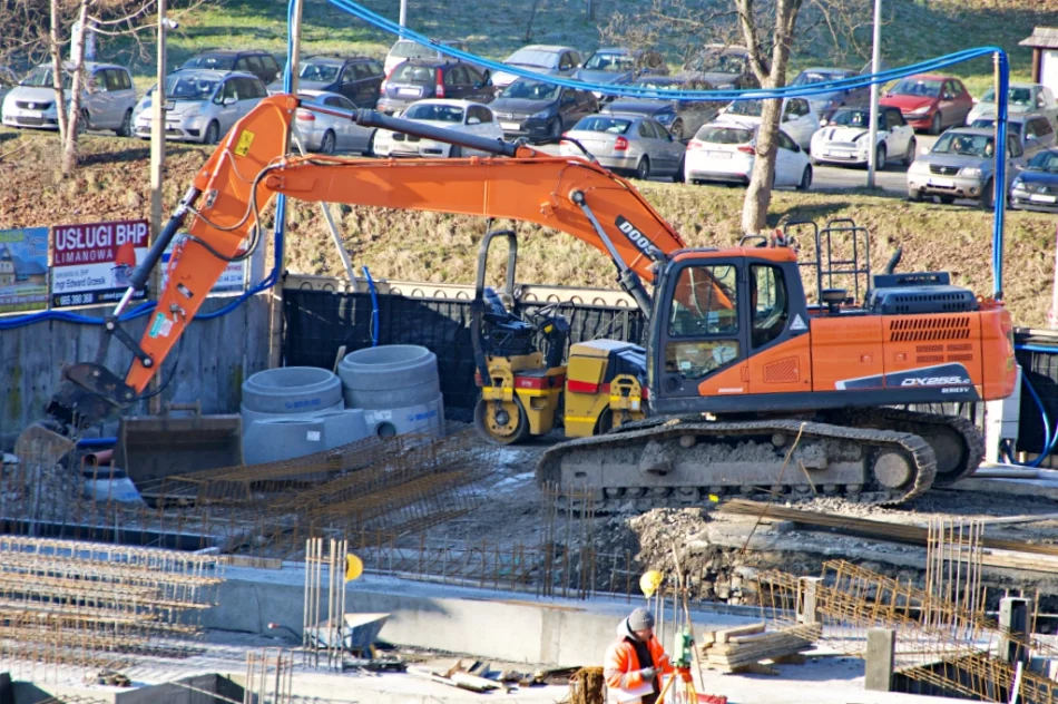 Postępują prace przy budowie wielopoziomowego parkingu - zdjęcie 6