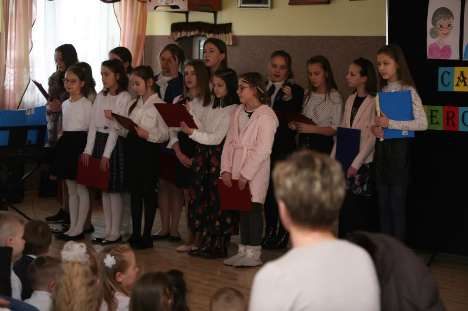 Wyjątkowa uroczystość z okazji Dnia Babci i Dziadka - zdjęcie 11