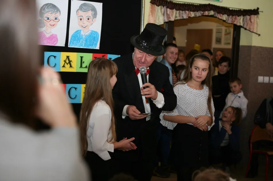 Wyjątkowa uroczystość z okazji Dnia Babci i Dziadka - zdjęcie 15