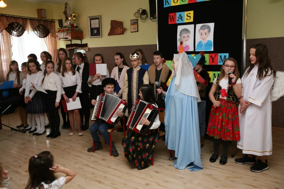 Wyjątkowa uroczystość z okazji Dnia Babci i Dziadka - zdjęcie 18