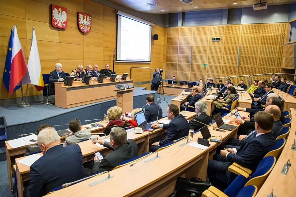 Sesja sejmiku poświęcona m.in. przygotowaniom do jubileuszu 100-lecia urodzin Jana Pawła II - zdjęcie 4