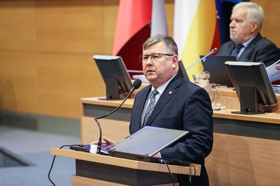 Sesja sejmiku poświęcona m.in. przygotowaniom do jubileuszu 100-lecia urodzin Jana Pawła II - zdjęcie 7