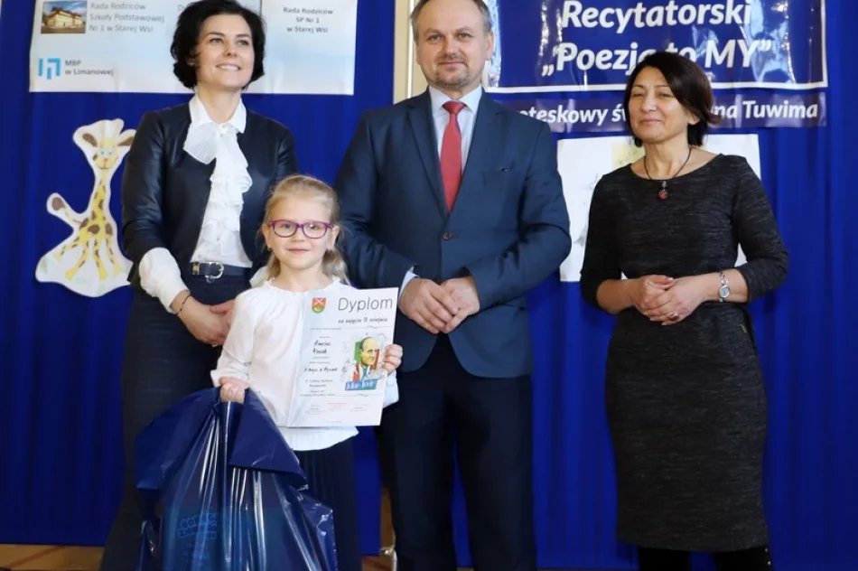 IV Gminny Konkurs Recytatorski  Poezja to MY. Groteskowy świat Juliana Tuwima - zdjęcie 12