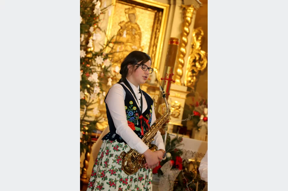 V Parafialny Przegląd Kolęd i Pastorałek w Pisarzowej - zdjęcie 9