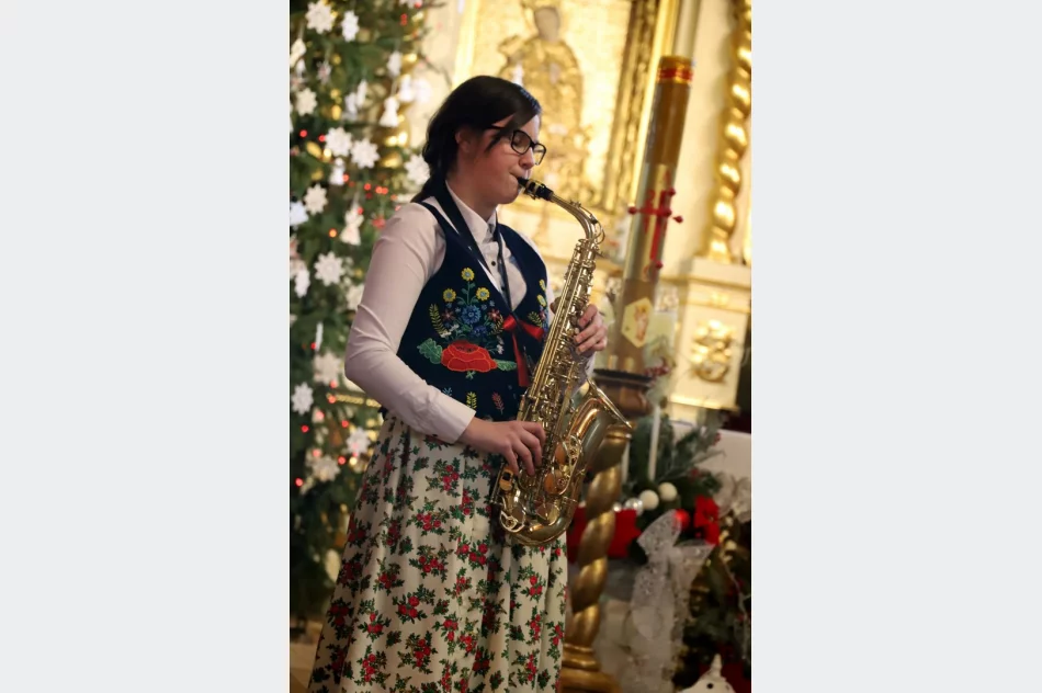 V Parafialny Przegląd Kolęd i Pastorałek w Pisarzowej - zdjęcie 11