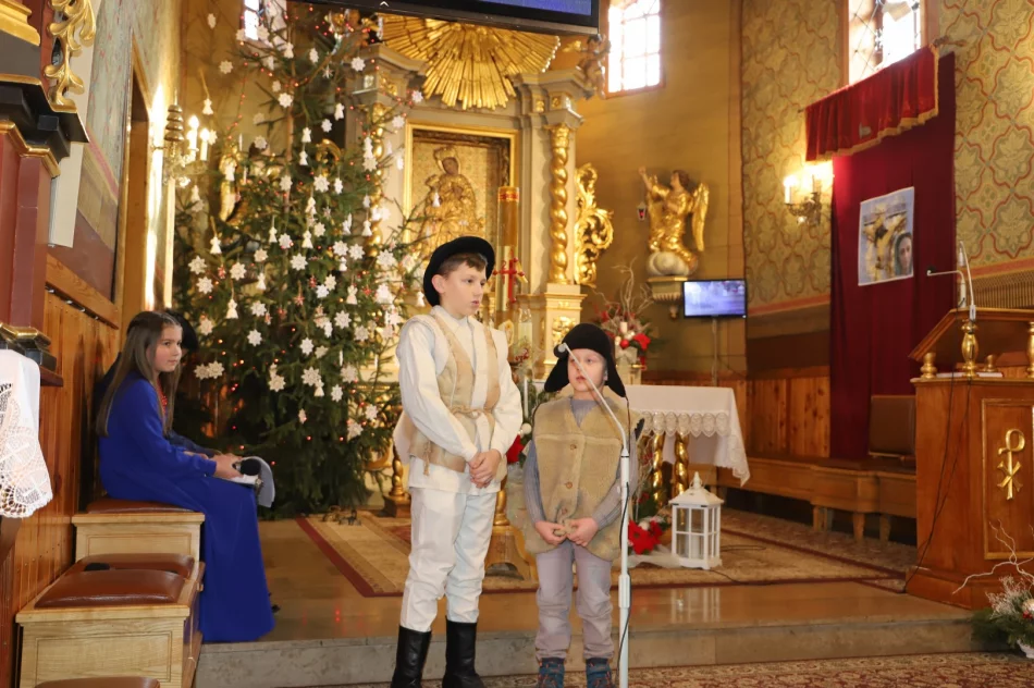 V Parafialny Przegląd Kolęd i Pastorałek w Pisarzowej - zdjęcie 17