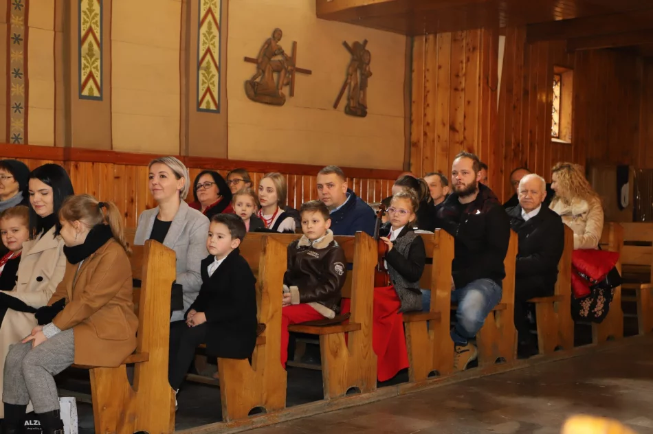 V Parafialny Przegląd Kolęd i Pastorałek w Pisarzowej - zdjęcie 18