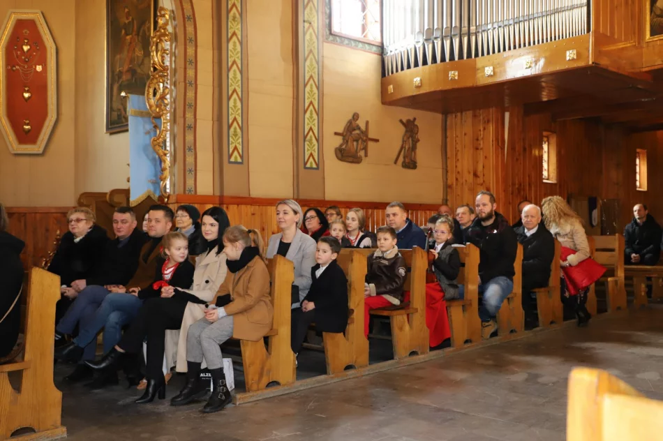 V Parafialny Przegląd Kolęd i Pastorałek w Pisarzowej - zdjęcie 19