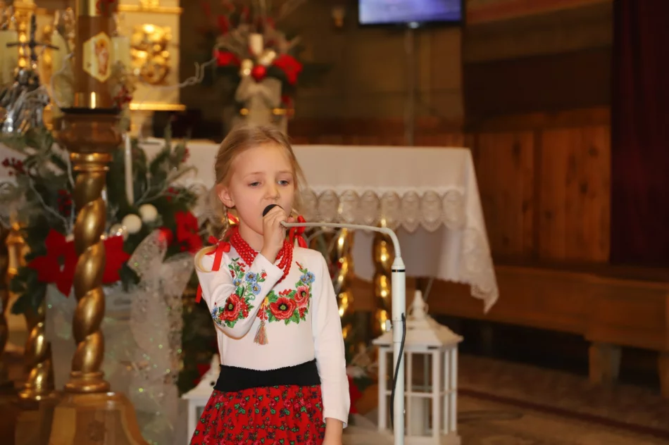 V Parafialny Przegląd Kolęd i Pastorałek w Pisarzowej - zdjęcie 20