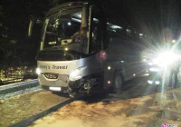 W Łososinie Dolnej zderzył się samochód osobowy i autobus - zdjęcie główne