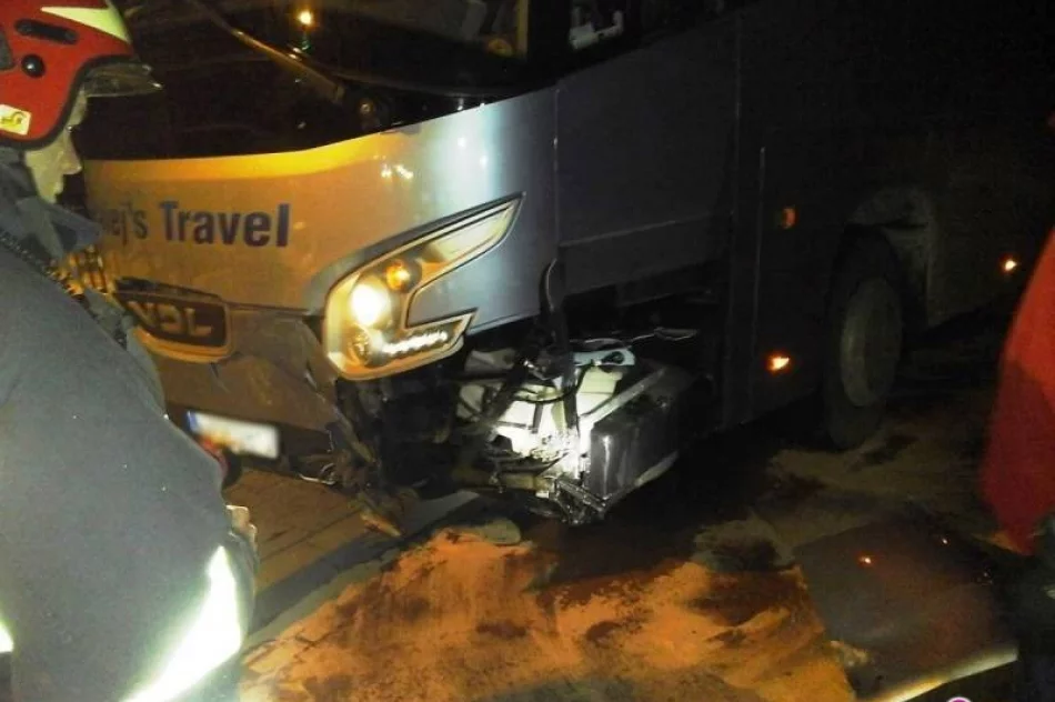 W Łososinie Dolnej zderzył się samochód osobowy i autobus - zdjęcie 2