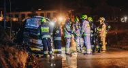 Samochód wywrócił się na drodze. Pogotowie udzieliło pomocy 2 osobom - zdjęcie 3