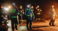 Samochód wywrócił się na drodze. Pogotowie udzieliło pomocy 2 osobom - zdjęcie 4