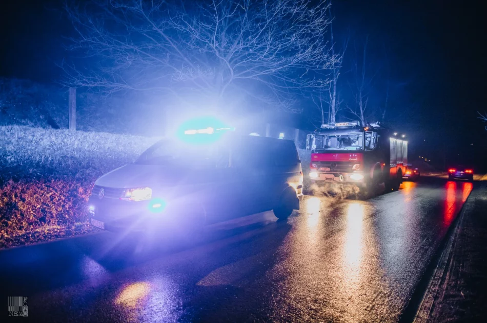 Samochód wywrócił się na drodze. Pogotowie udzieliło pomocy 2 osobom - zdjęcie 8