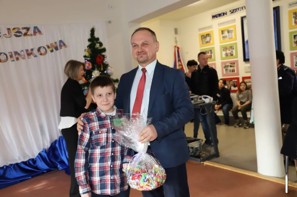 XI Miejsko-Gminny Bożonarodzeniowy Konkurs Plastyczny dla dzieci niepełnosprawnych w SP w Rupniowie - zdjęcie 5