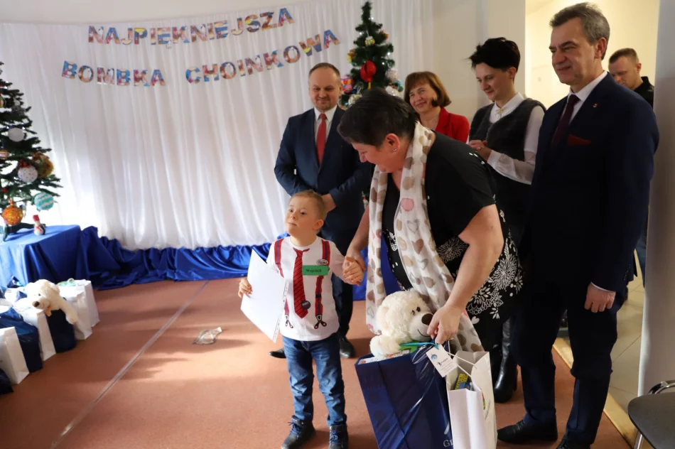 XI Miejsko-Gminny Bożonarodzeniowy Konkurs Plastyczny dla dzieci niepełnosprawnych w SP w Rupniowie - zdjęcie 12