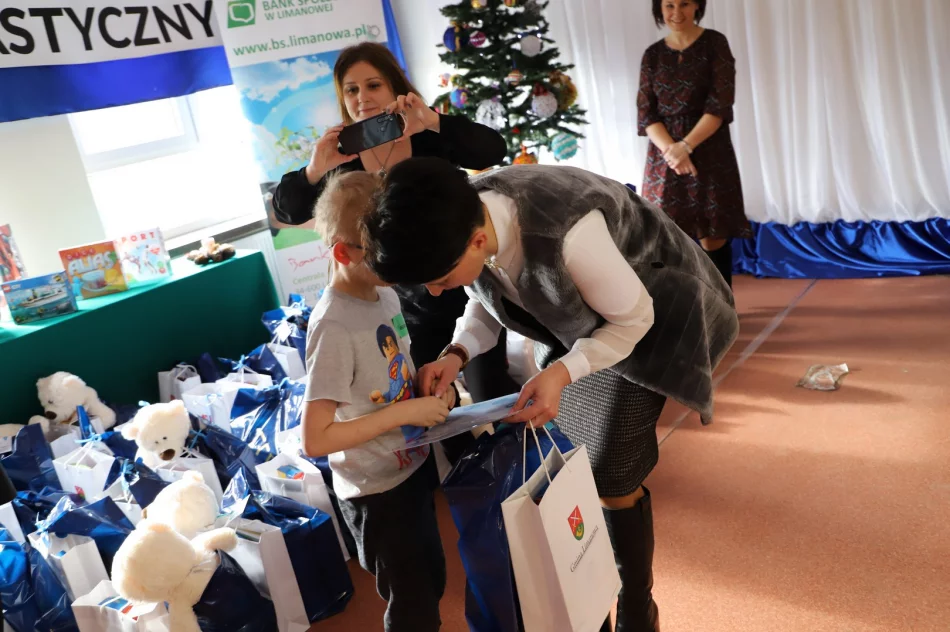 XI Miejsko-Gminny Bożonarodzeniowy Konkurs Plastyczny dla dzieci niepełnosprawnych w SP w Rupniowie - zdjęcie 14