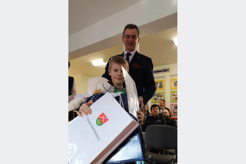 XI Miejsko-Gminny Bożonarodzeniowy Konkurs Plastyczny dla dzieci niepełnosprawnych w SP w Rupniowie - zdjęcie 20