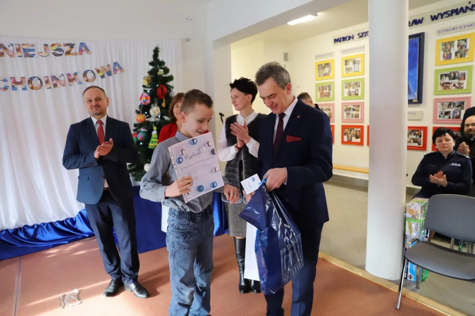 Dzieci zaprezentowały swoje prace przed rodzicami, nauczycielami i zaproszonymi gośćmi - zdjęcie 8