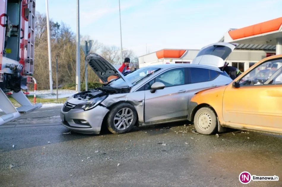 Dwie kolizje - sprawcy nie ustąpili pierwszeństwa - zdjęcie 2