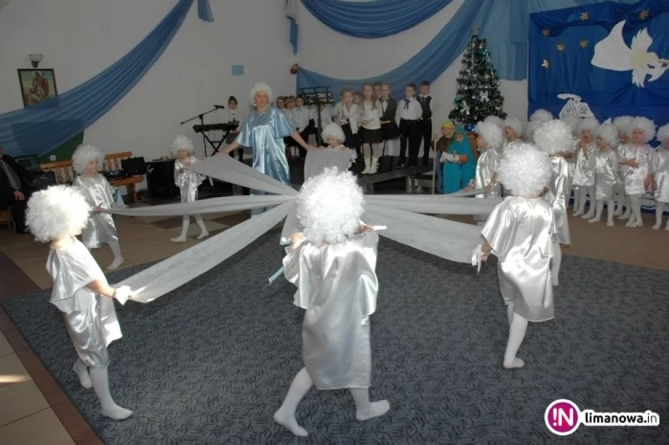 Setka osób na dorocznym spotkaniu seniorów - zdjęcie 4