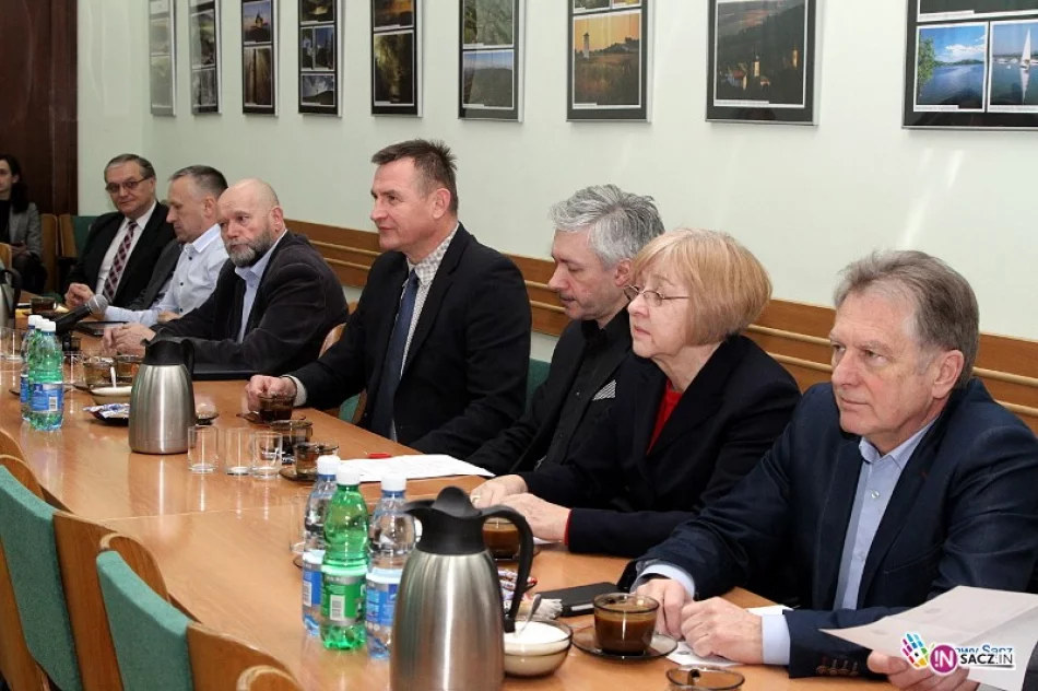 Uczelnie, przedsiębiorstwo, samorząd terytorialny – posiedzenie Komisji Wspólnej w Starostwie - zdjęcie 3